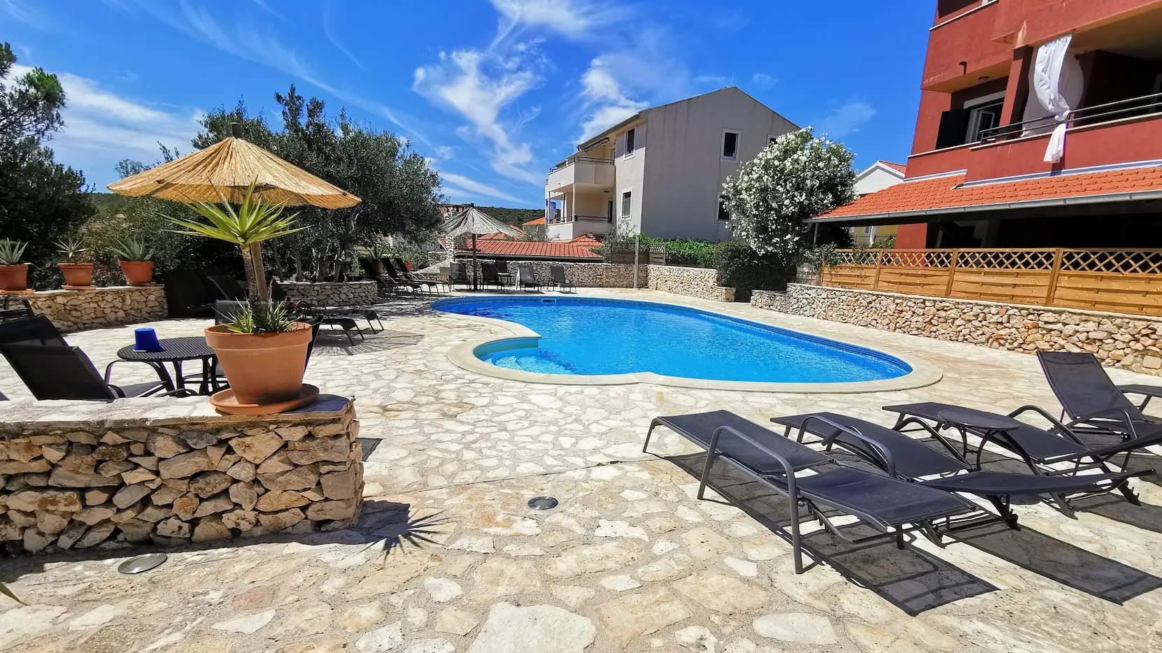 vinisce apartment pool area